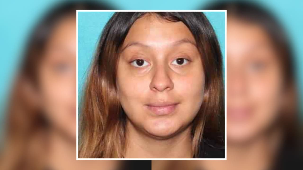 Policía de Houston busca a la quinta persona acusada de ingresar a una vivienda y asesinar a dos hombres