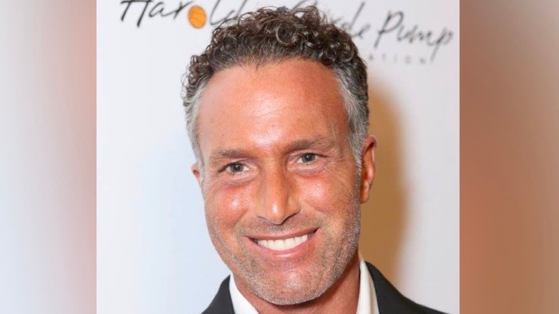 Captan de fiesta a empresario que estafó a Medicare en más de $1,000 millones y recibió indulto de Trump