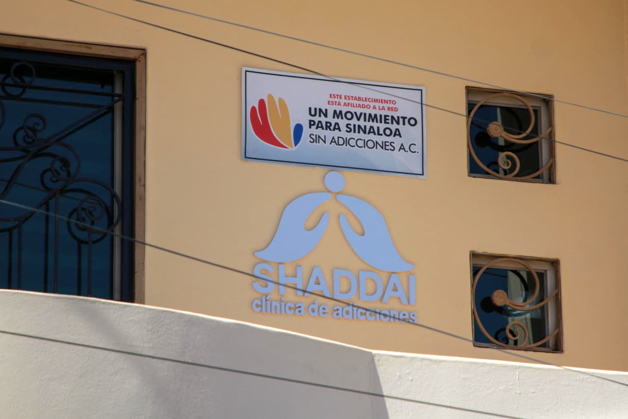 Dentro de la instalación, que se anuncia en redes sociales como un cómodo sitio con piscina, sauna y mesa de billar,
<b>murieron ocho personas; una más falleció mientras recibía atención médica</b>.