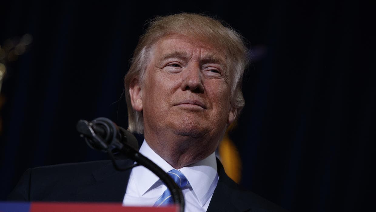 Donald Trump fija arancel del 25% a automóviles y camiones de la Unión Europea que ingresen a Estados Unidos