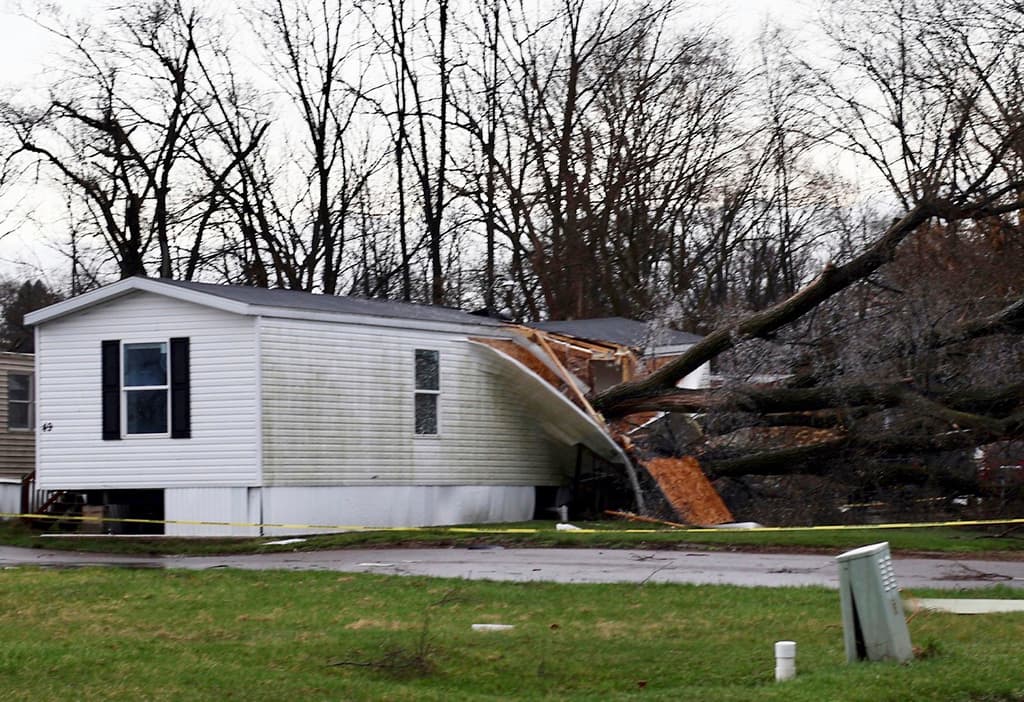 Mal tiempo en EEUU: mueren 3 niños por la caída de árbol durante una tormenta en Michigan