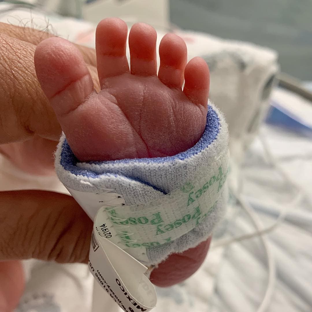 "Me pedían disculpas, lloraban por mi hijo, se preocupaban. Yo les decía que no los amenazaba, pero que hablaran con verdad. Medicamente no me convencieron, eran mentiras, fue altamente indignante. De pronto un día, el doctor nos dice: 'Señores, pueden estar tranquilos, este niño va a salir bien'...
<b><a href="https://www.univision.com/famosos/a-un-ano-del-nacimiento-de-sus-mellizos-ferdinando-valencia-agradece-a-los-famosos-que-intentaron-ayudarle-a-salvar-a-dante-fotos" target="_blank">Al día siguiente mi hijo se murió</a></b>".
<br>