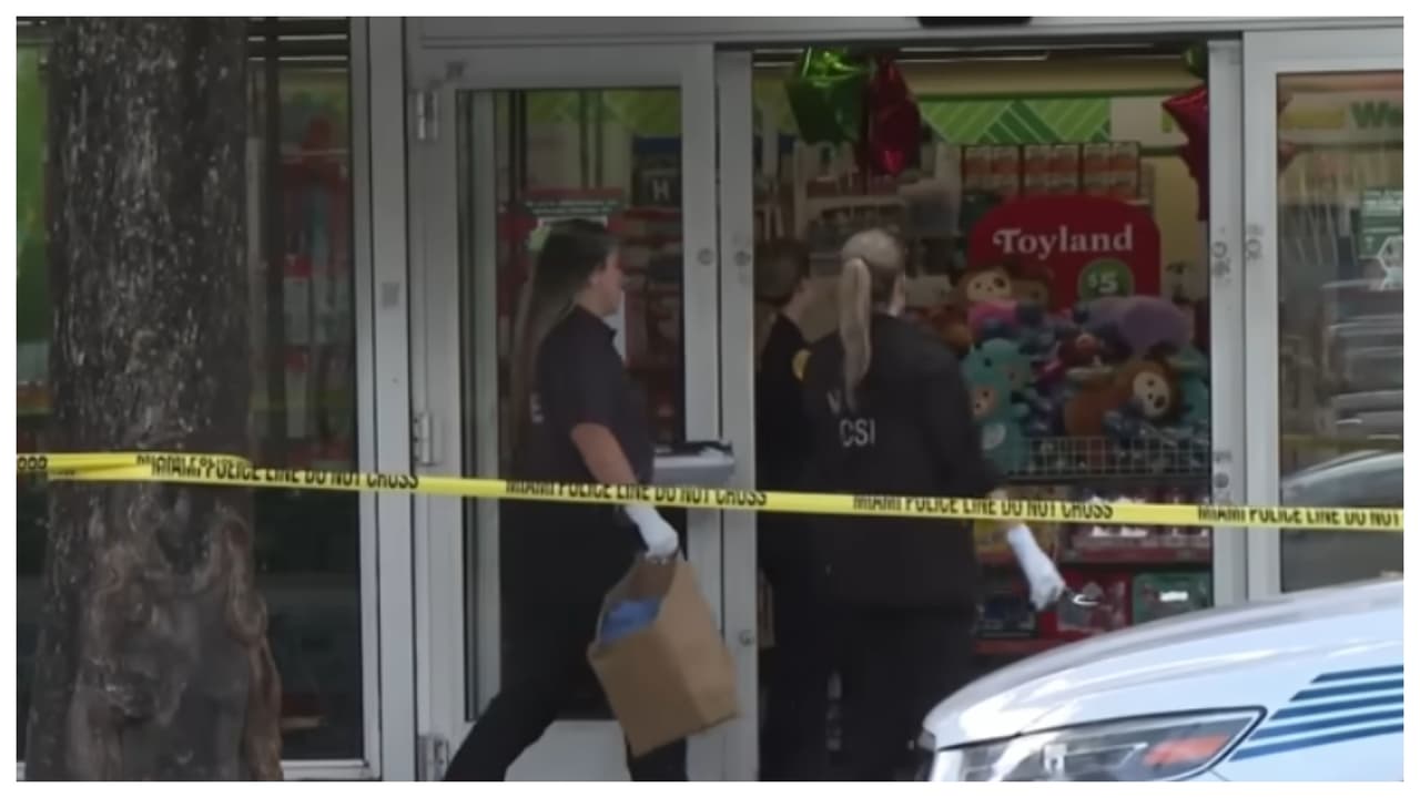 Varios investigadores de la policía estuvieron en el Dollar Tree buscando evidencias y pistas que puedan ayudar a esclarecer este hecho.