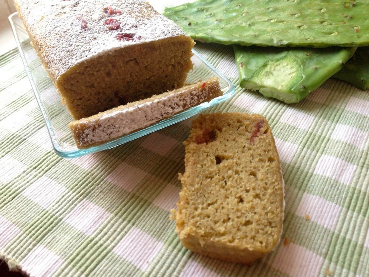 La harina de nopal ayuda a reducir el riesgo de enfermedades cardiovasculares, crónicas y degenerativas por su alto valor de fibra dietética, compuestos fenólicos, flavonoides y ácidos grasos de cadena corta, según el biotecnólogo Octavio Paredes López del Centro de Investigación y Estudios Avanzados.