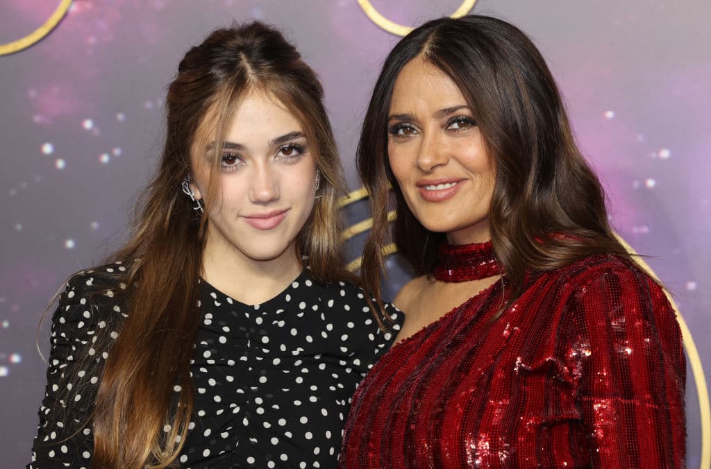 Salma Hayek y su hija Valentina juntas en su primera portada de revista: son idénticas