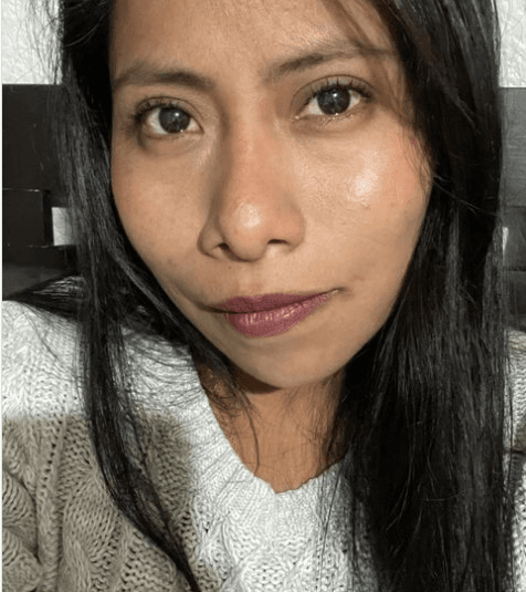 <b>#3 Acepta y celebra su tono de piel </b>
<br>
<br>Uno de los principales problemas a los que se ha enfrentado ‘Yali’ es el racismo, pero ella ha sabido hacer oídos sordos a los comentarios negativos por su tez.
<br>