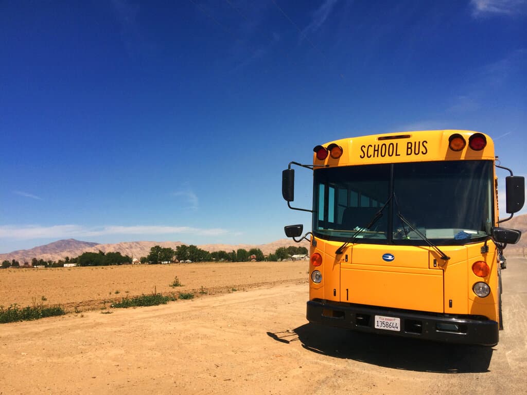 Tarifa de $100,000 para la visa H-1B de Trump amenaza escuelas y hospitales rurales que dependen de inmigrantes