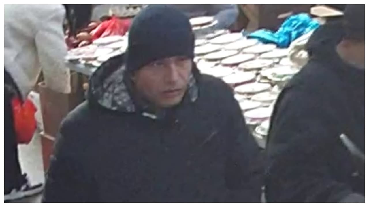 El informe policial dice que el custodio estaba haciendo una entrega de dinero al banco cuando dos desconocidos se le acercaron y comenzaron a preguntarle por direcciones.