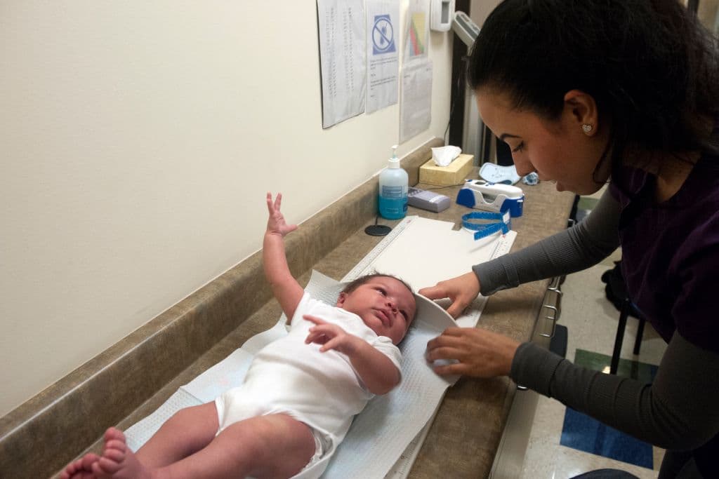 ¿Cómo obtener un nuevo seguro médico si pierdes la cobertura de Medicaid?