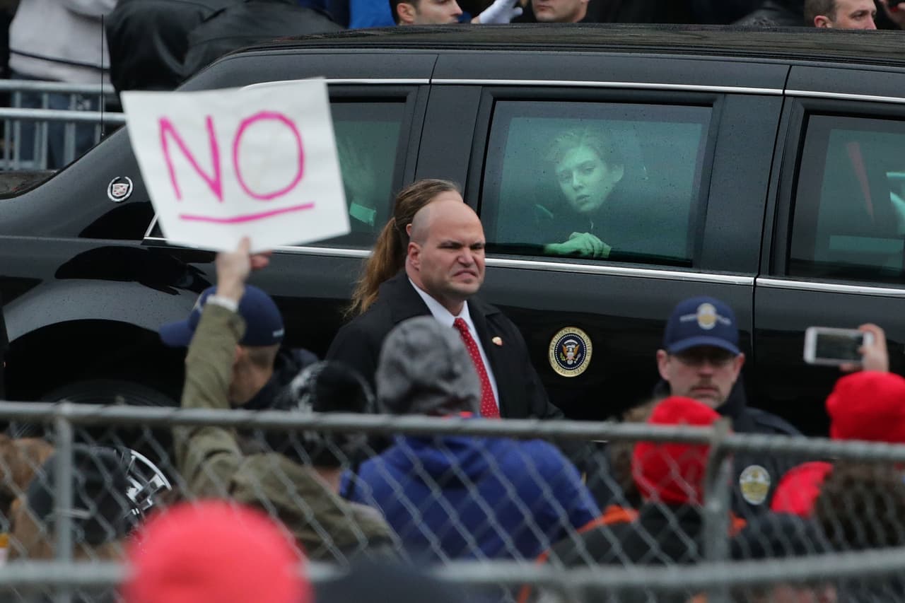 WASHINGTON, DC - JANUARY 20: Ten-year-old Barron Trump looks out the window of the presidential limosouine as he joins his parents U.S. President Donald J. Trump and first lady Melania Trump as they travel down Pennsylvania Avenue during the Inauguration Day Parade January 20, 2017 in Washington, DC. Donald J. Trump was sworn in today as the 45th president of the United States. (Photo by Chip Somodevilla/Getty Images)