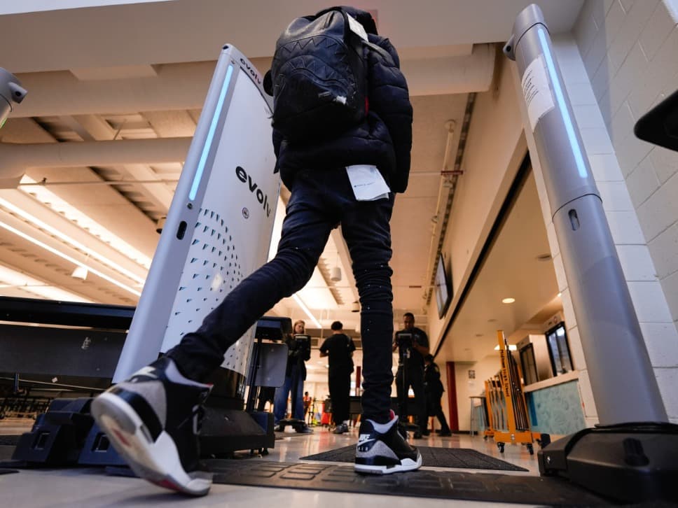 Georgia planea implementar sistemas de detección de armas en todas las escuelas públicas