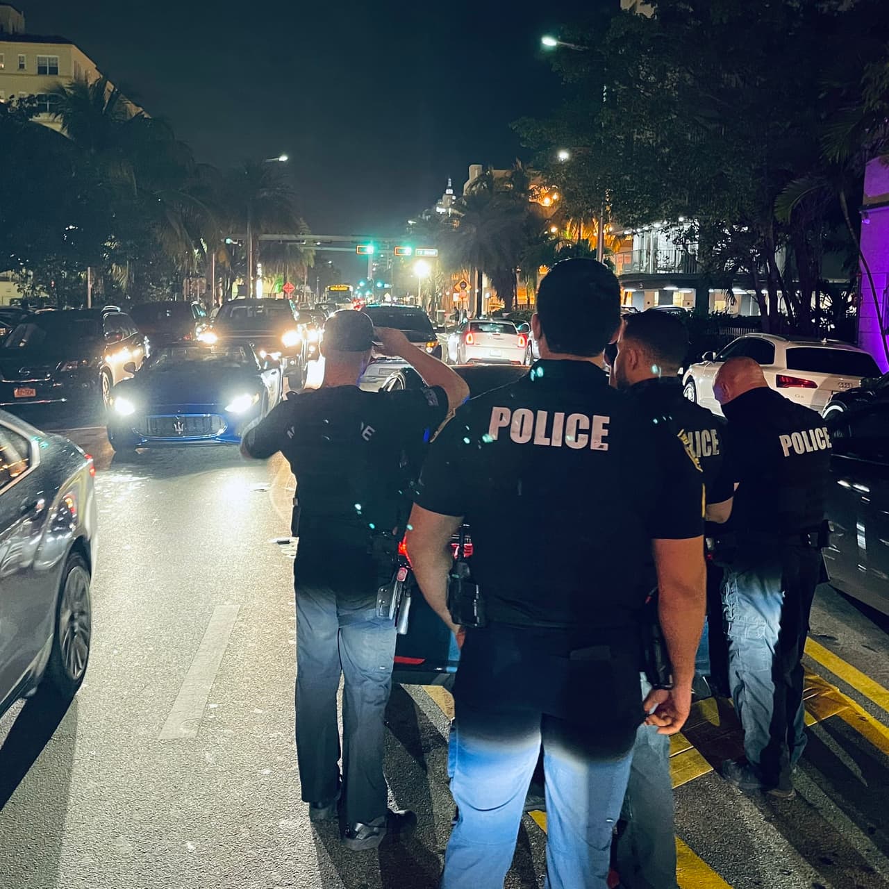 La situación de inseguridad en Miami Beach ha llevado a que para las próximas vacaciones de primavera, se planee que haya 400 oficiales vigilando permanentemente las calles y avenidas de Miami Beach.
<br>