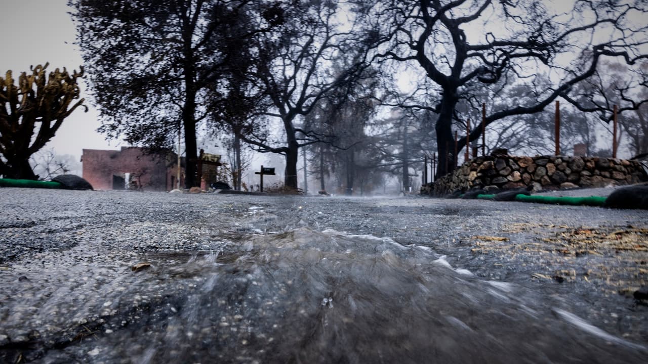 Tormentas regresan al sur de California activando alertas de evacuación y posibles tornados