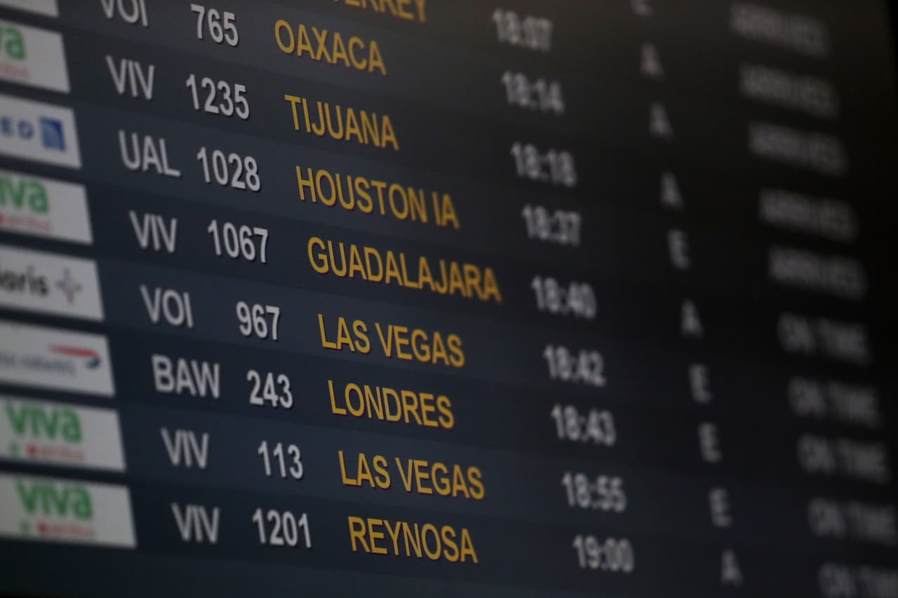 México ha suspendido las órdenes de permanecer en casa en algunas áreas y ha reanudado algunas operaciones comerciales y de transporte. Por otro lado, el
<b><a href="https://www.univision.com/local/arizona-ktvw/extienden-el-cierre-parcial-de-la-frontera-con-mexico-hasta-mayo-por-el-coronavirus-video">cierre temporal de la frontera de con México</a></b> debido a coronavirus permanece hasta mayo.