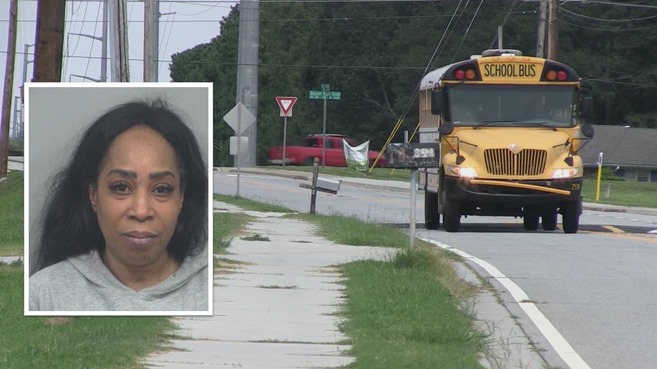 Autobús escolar con niños a bordo es atacado a tiros en Suwanee