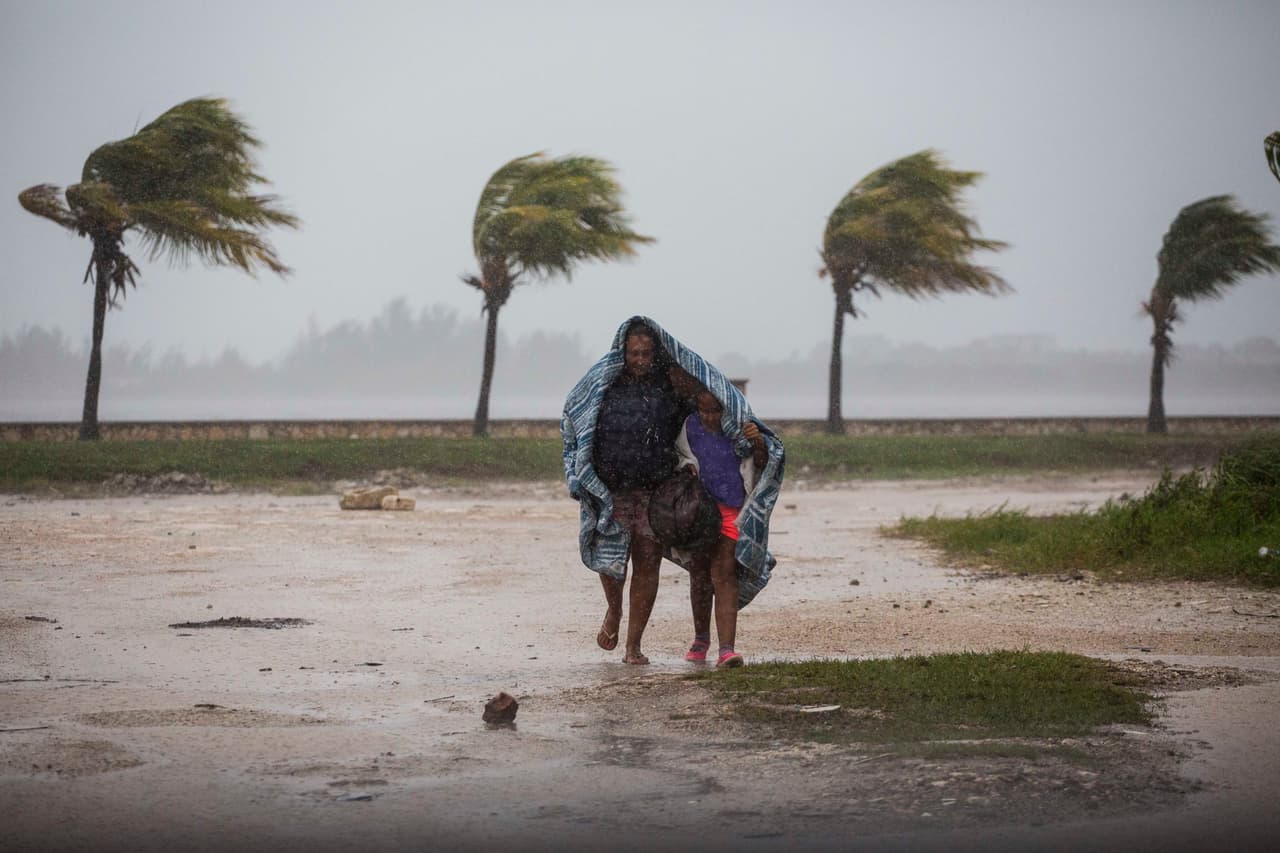 Frente frío avanza por Cuba: el malecón habanero sufre fuertes inundaciones