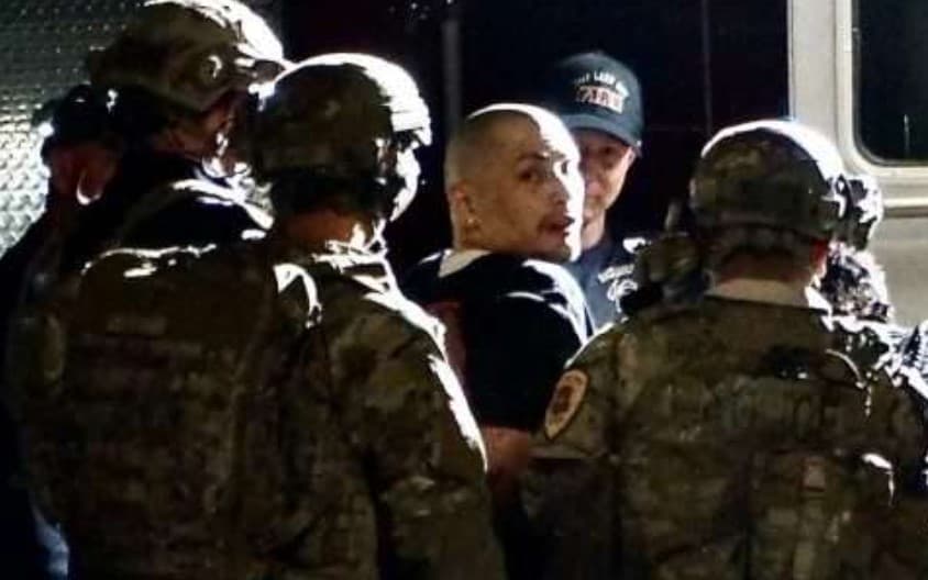 “Tenía uno en cada mano”: sujeto es atacado a machetazos por su vecino