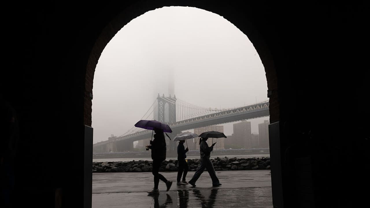 "Evite viajar mañana" autoridades de NYC advierten por fuertes lluvias para jueves y viernes