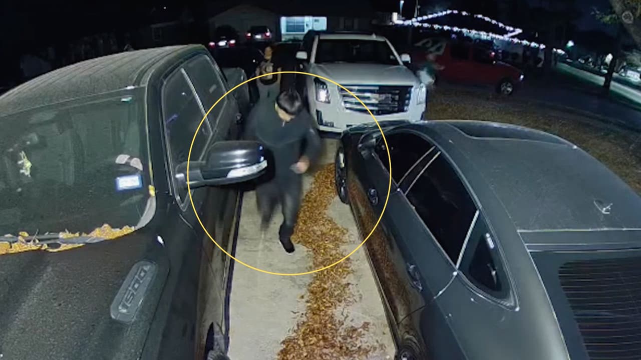 ideo de una cámara de seguridad, compartido por su familia, muestra la última vez que Juan Cardoza estuvo en su casa, minutos antes de morir.