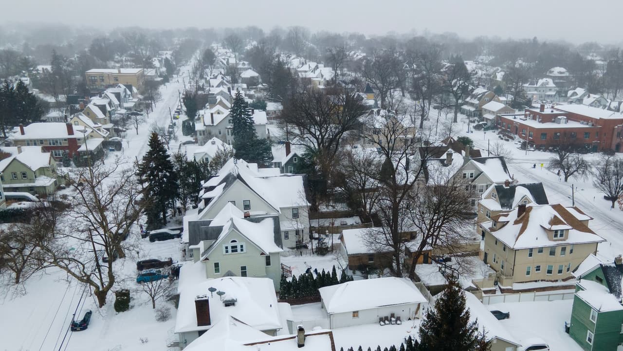 Suben a 17 las muertes por frío extremo en Nueva Jersey tras semanas de tiempo severo