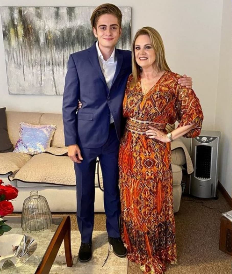 Aunque creció sin la presencia de su padre, el joven no considera que le hiciera falta y eso es gracias a Buenfil.