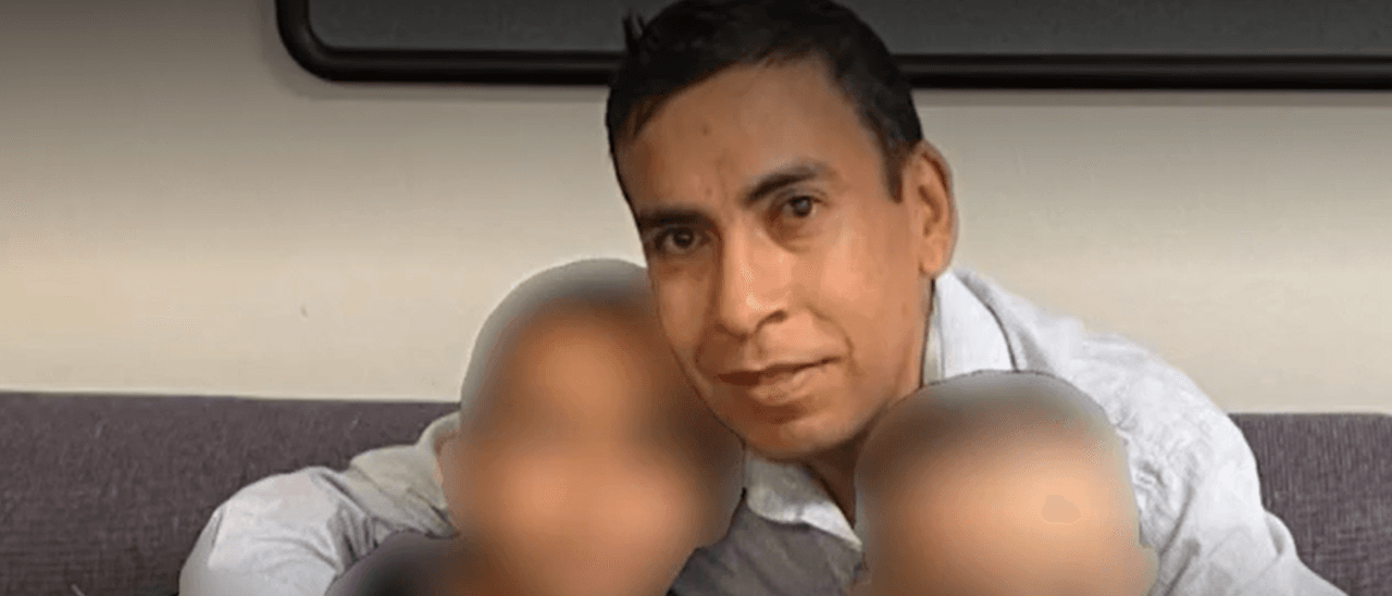 Sin embargo, en
<a href="https://www.univision.com/local/chicago-wgbo/autopsia-de-silverio-villegas-revela-que-muerte-se-trato-de-homicidio-bajo-custodia-de-ice-chicago-illinois" target="_blank">la autopsia de Silverio Villegas</a> la Oficina del Médico Forense del Condado de Cook reveló en noviembre que su muerte se había tratado de un homicidio.
<br>
<br>
<b>La autopsia señala que murió debido a múltiples heridas de bala</b> y detalla que una de ellas entró por su cuello. La bala al bajar perforó sus vasos sanguíneos, el esófago, la traquea, los pulmones, y provocó diversas fracturas para terminar en el tórax.
<br>
<br>También presentó lesiones por contusiones en la frente, laceraciones en dos dedos y golpes y rasguños en la espalda, torso y extremidades.
<br>
<br>
<b>Su familia interpuso una demanda y están en espera de justicia.</b>