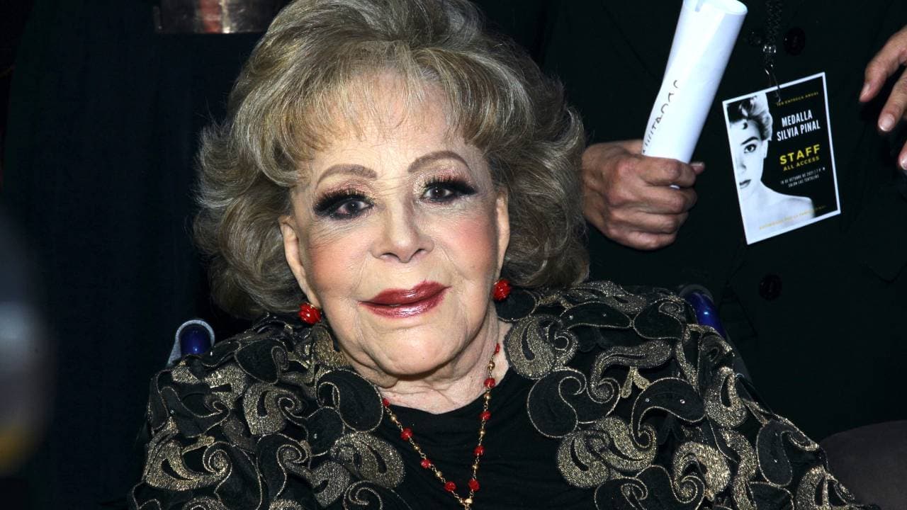 Silvia Pinal tendría los "pulmones colapsados": habría dicho "adiós" con "la manita" a su familia