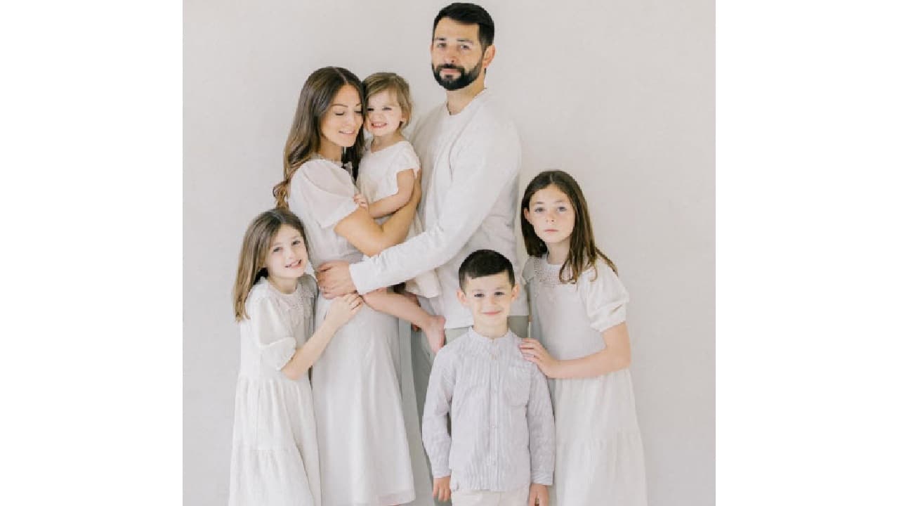 Melissa Mae Carlton junto a su esposo Tom y sus cuatro hijos: Lily (izquierda), Molly en brazos (†), Harry y Abigail (†).