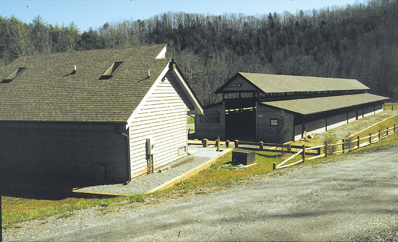 El parque tiene también sitios para acampar, un establo e instalaciones con duchas calientes.