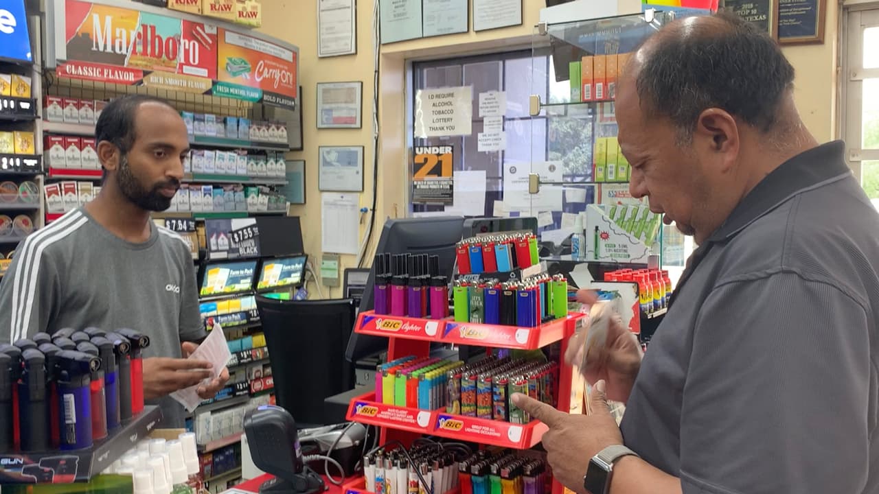 “Hay dos maneras de recibir el premio, una es que te entreguen el total de dinero, aunque el gobierno te quita todos los porcentajes porque hay impuestos federales y estatales, aunque en Texas no se cobran los estatales”, comentó Martínez.