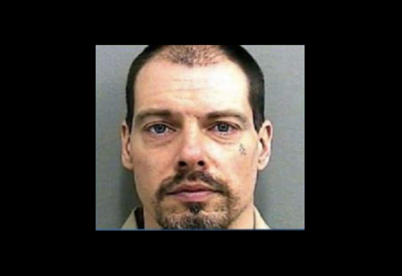 Dos presos se le escapan a oficiales en Nueva Jersey y en Nueva York