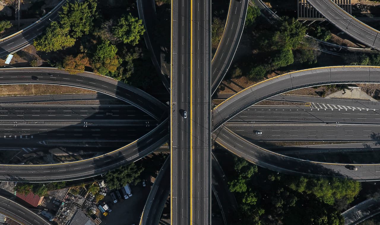 La autopista Francisco Fajardo en Caracas, Venezuela. 28 de marzo. Vea aquí cómo
<a href="https://www.univision.com/noticias/salud/la-naturaleza-toma-las-ciudades-los-animales-a-sus-anchas-en-las-calles-vacias-por-el-coronavirus-fotos-fotos"><b>la naturaleza ha tomado las calles vacías por el coronavirus </b></a>