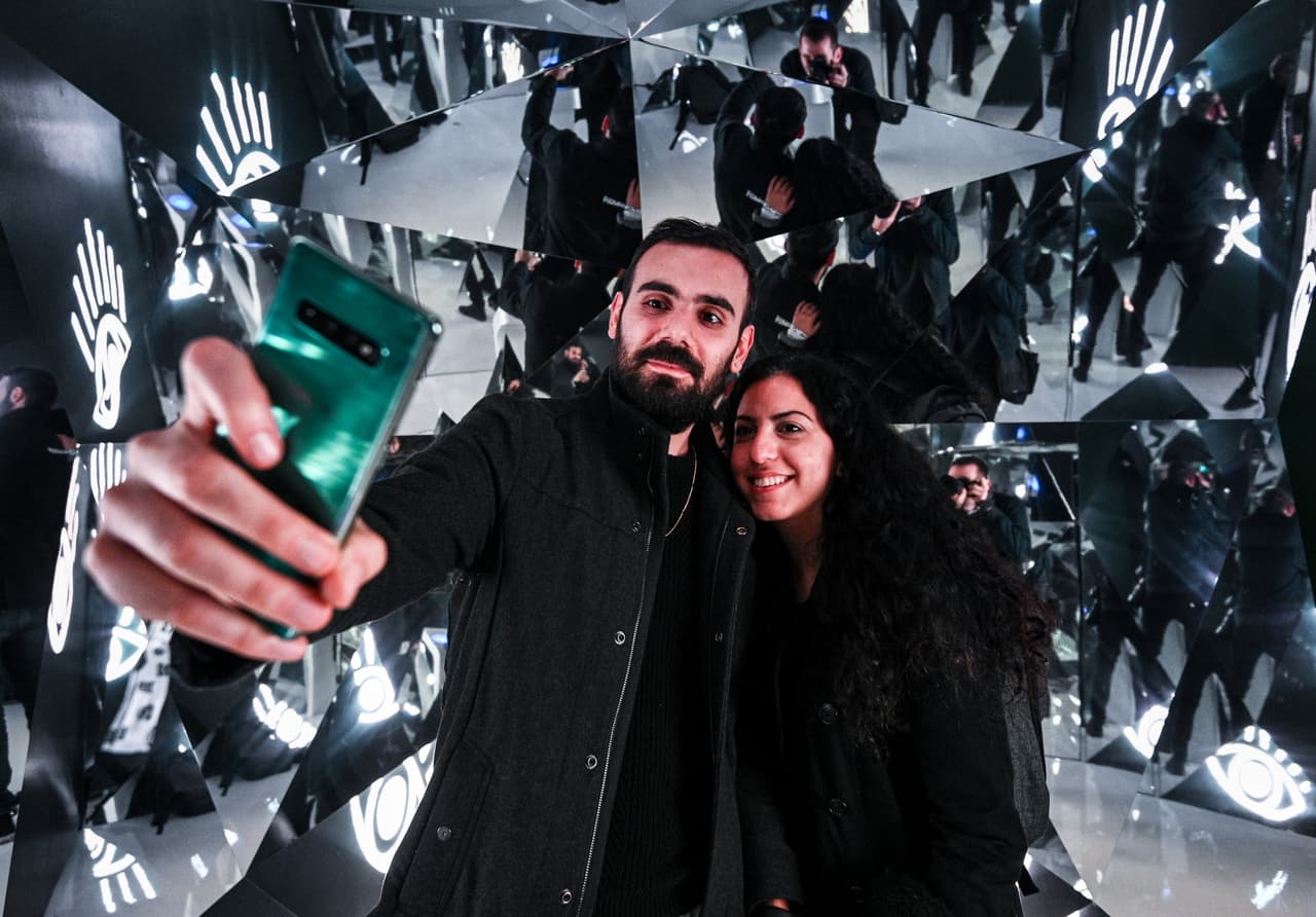 Los "flechados" son parte de la audiencia. Ellos van a llegar al foro y ser testigos de cómo su vida se puede transformar en una historia de amor. La idea es que los "amorosos" encuentren el amor a través de un "flechado", al grado de que se comprometan a pasar el resto de su vida juntos e, incluso, lleguen al altar.