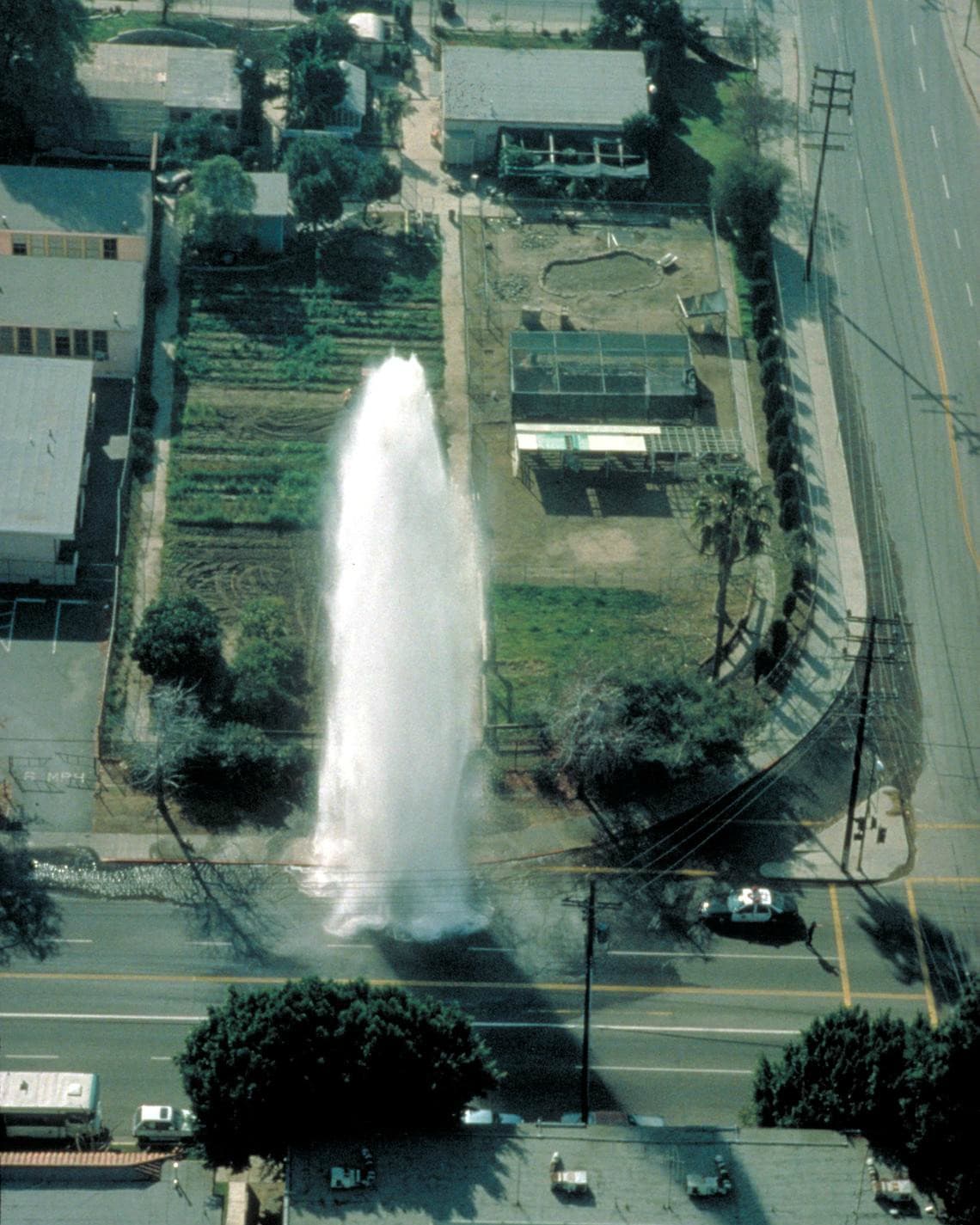 La proyección del USGS estima que miles de residentes del este de la Bahía verían afectado su suministro de agua potable por un lapso de entre seis semanas y seis meses. En la zona del epicentro, como Oakland, recuperar el servicio en su totalidad podría tardar hasta 210 días, según sus estimaciones.