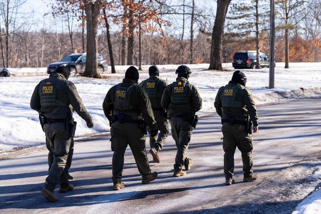 Gobierno investiga si dos agentes de ICE mintieron sobre un tiroteo en Minneapolis donde un venezolano fue herido de bala