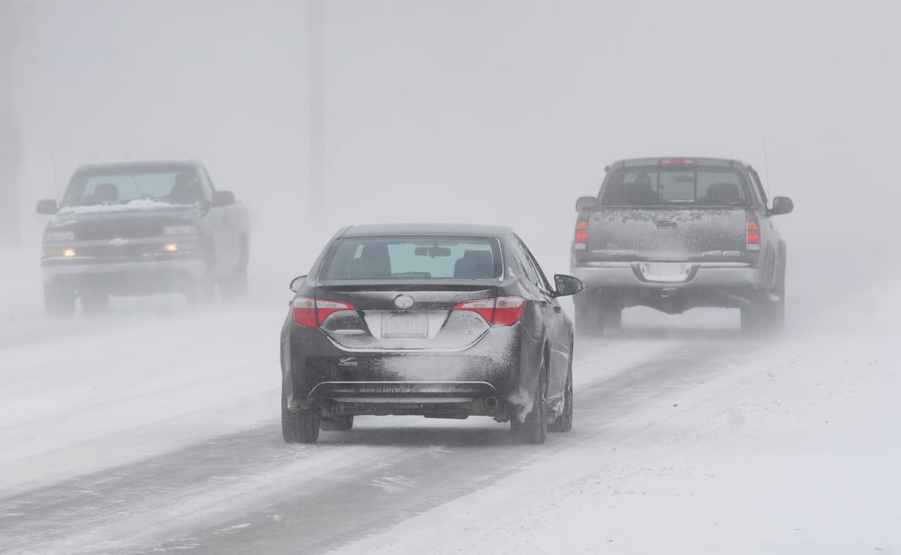 Carambola de más de 100 autos causa caos en autopista de Michigan