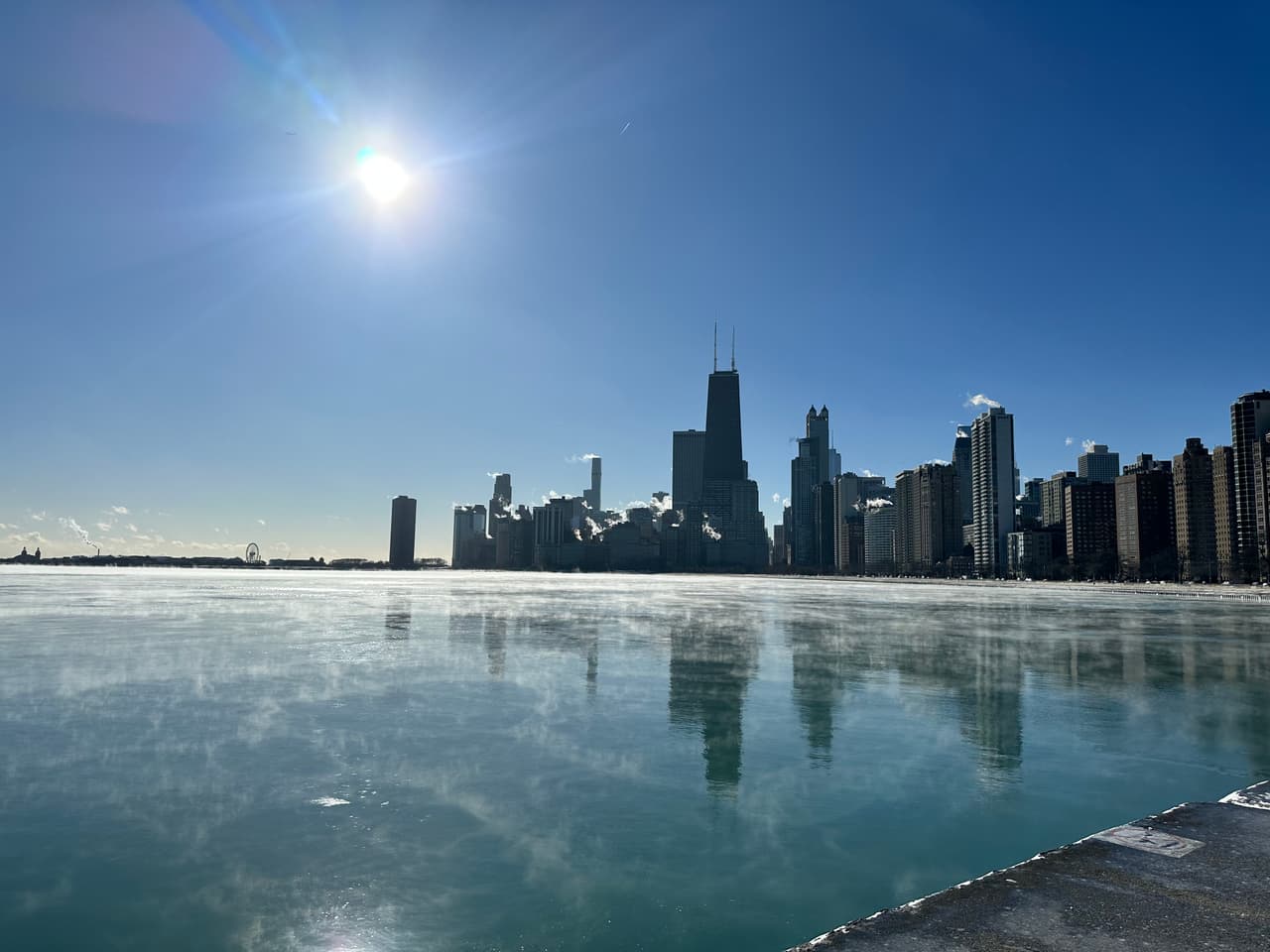 La policía de Chicago informó sobre la muerte de un hombre que estuvo expuesto al extremo frío que se vive en todo el estado a consecuencia de la
<b><a href="https://www.univision.com/local/chicago-wgbo/tormenta-invernal-chicago-pronostican-temperaturas-peligrosamente-heladas-illinois">tormenta invernal</a>.</b> La víctima de 60 años, es el primer fallecimiento a causa del frío y su cuerpo fue hallado en vecindario de Schiller Park.