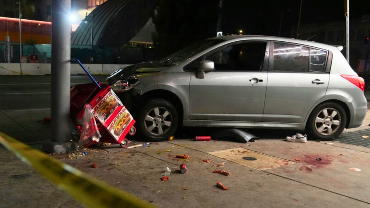 Conductor que hirió a 30 personas en Los Ángeles fue agredido por una multitud tras el incidente