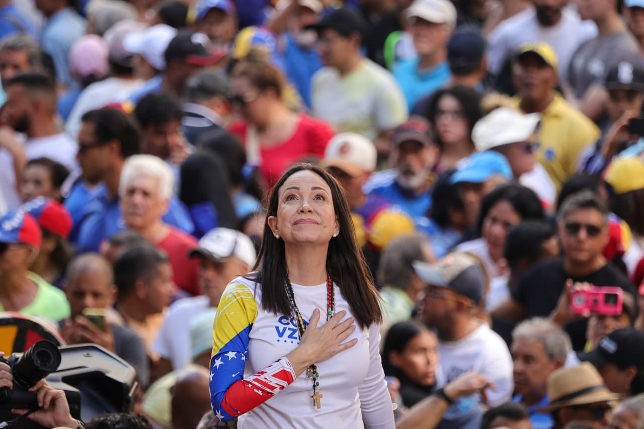 La activista y política venezolana
<a href="https://www.univision.com/noticias/mundo/premio-nobel-de-la-paz-2025" target="_blank">María Corina Machado</a> ha sido nombrada Premio Nobel de la Paz 2025. El Comité del Nobel la destaca por ser una
<b>“valiente y comprometida defensora de la paz”</b>, pero además estos son otros cuatro motivos por los que la venezolana recibió este galardón.