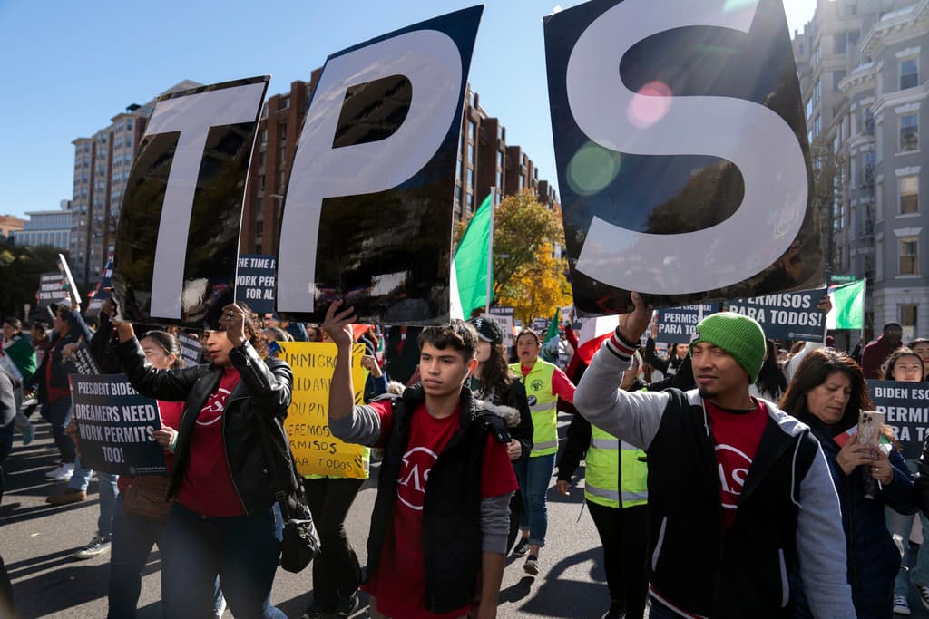 ¿Quiénes son los inmigrantes en riesgo de ser deportados por revocación del TPS? Aquí te explicamos