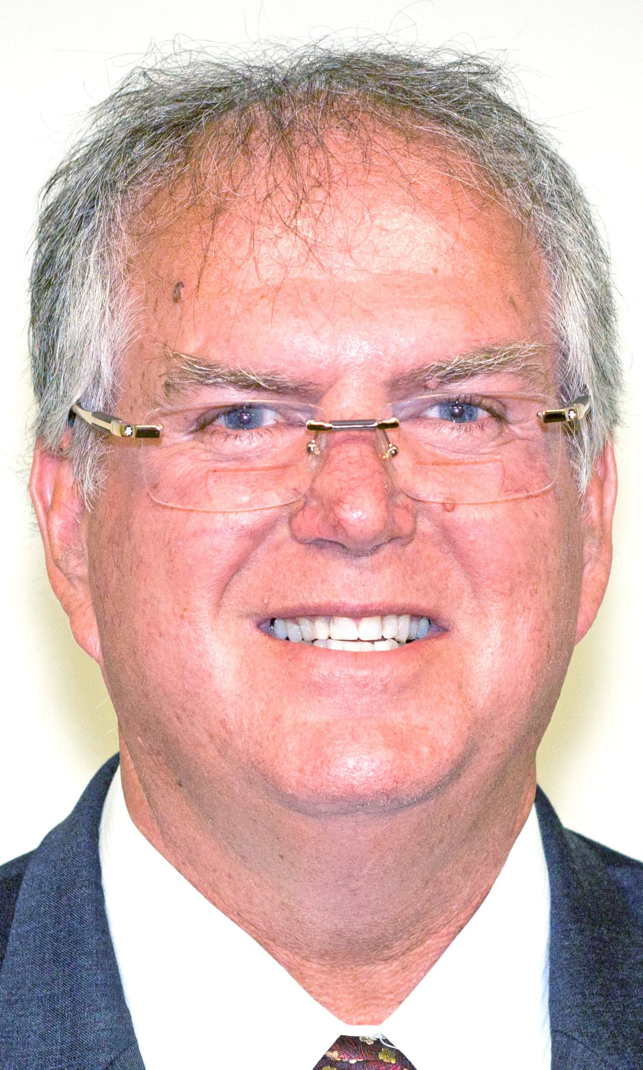 El republicano Don McLaughlin ha sido alcalde de Uvalde desde 2014. Las elecciones en esa municipalidad son cada dos años. En 2020, George Garza compitió en contra de McLaughlin y perdió por solo 915 votos.