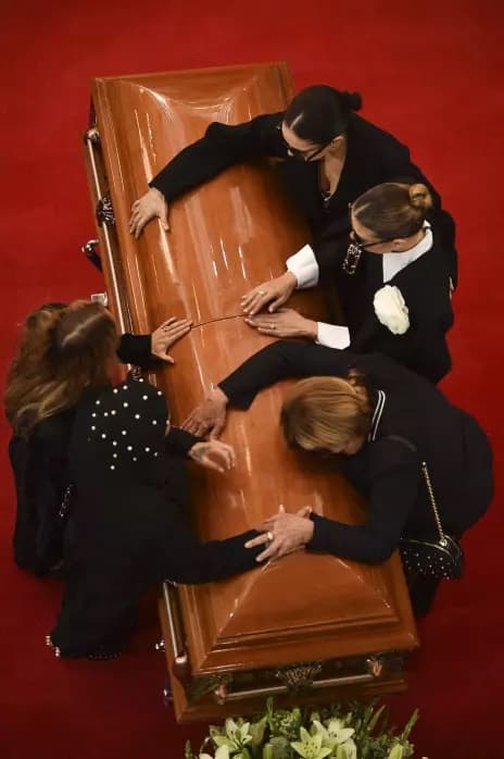 Las hijas y nietas de Silvia Pinal estuvieron en su homenaje.