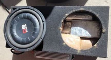 Y
<b>hasta en las bocinas</b>, los traficantes de drogas intentan ocultar estupefacientes.