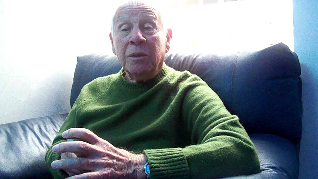 Actualmente tienen 87 años y vive al cuidado de su familia. Se retiró en 1993.
<br>