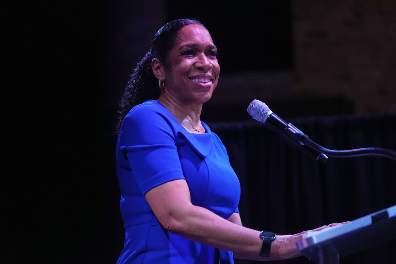 "Es hora de ideas audaces": así reaccionó Juliana Stratton tras ganar la primaria demócrata al Senado en Illinois