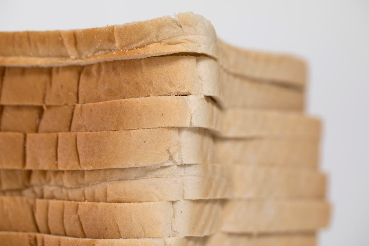 El estudio encontró que
<b>al aumentar en 10% la ingesta de alimentos ultra procesados, hubo un incremento asociado del 12% en el riesgo general de <a href="https://www.univision.com/temas/cancer">cáncer</a></b>.