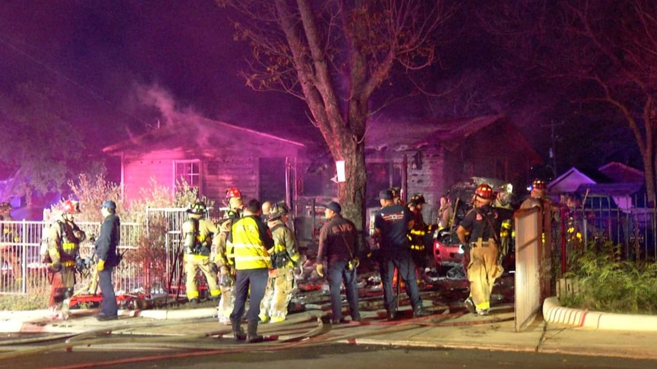 Incendio por pirotecnia deja sin hogar a familia hispana en San Antonio en Año Nuevo