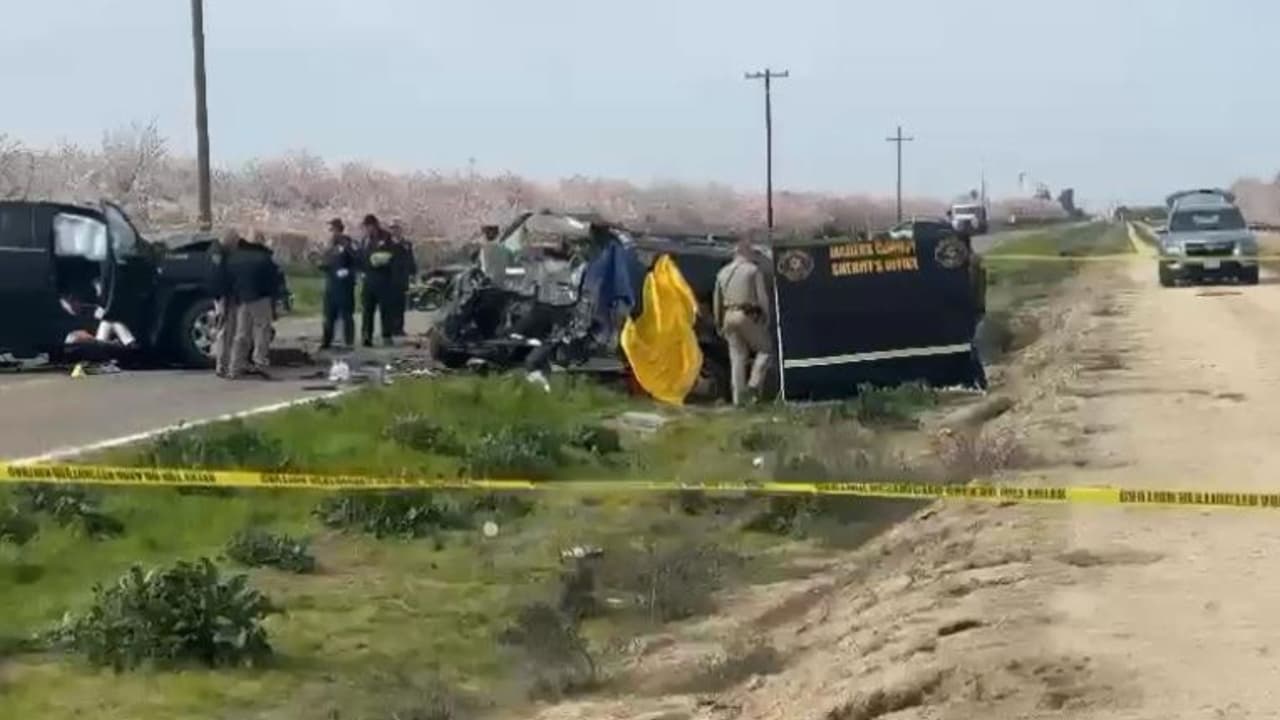 Según un informes, uno de los testigos del accidente dijo que Jerry Kovar manejaba de manera irregular antes de que chocara contra la van de los trabajadores.
<a href="https://www.univision.com/local/fresno-kftv/video-ultimos-momentos-siete-trabajadores-agricolas-que-murieron-en-un-choque-frontal-en-madera-california">A un mes del accidente, las autoridades siguen investigado el incidente. </a>