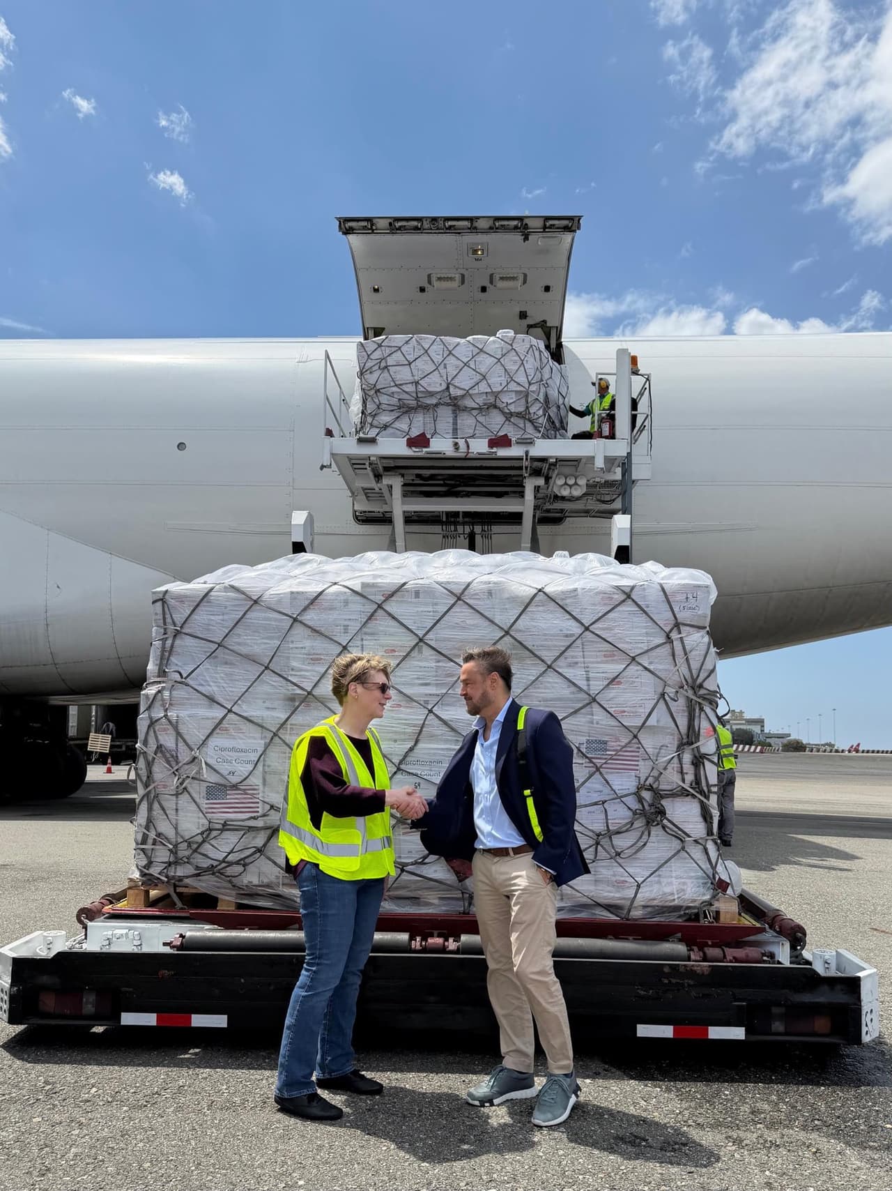 Estados Unidos realiza segunda entrega de más de 65 mil kilos de suministros médicos para Venezuela