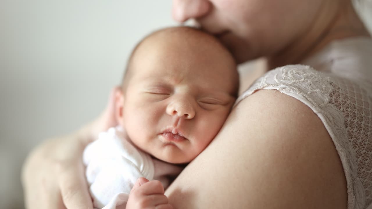 Analizan otorgar bono por nacimiento de $5,000 para aumentar natalidad en EE. UU. ¿Es suficiente en California?